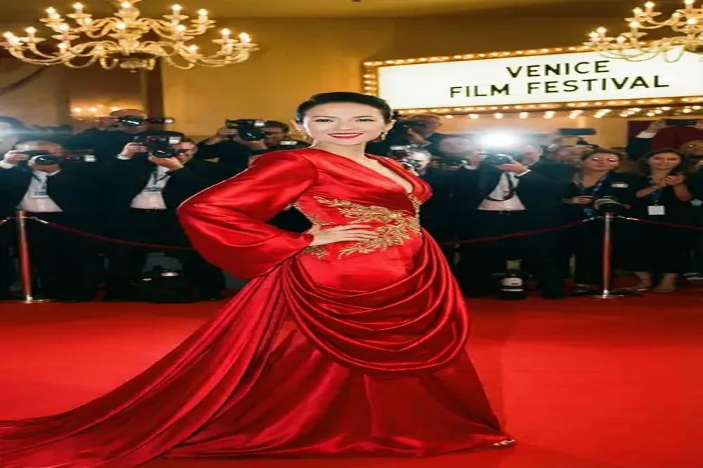 蜜芽与国际知名女演员合作红毯照片